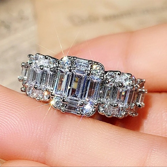 Stunning Silver Crystal Band Ring - Picture 6 of 6